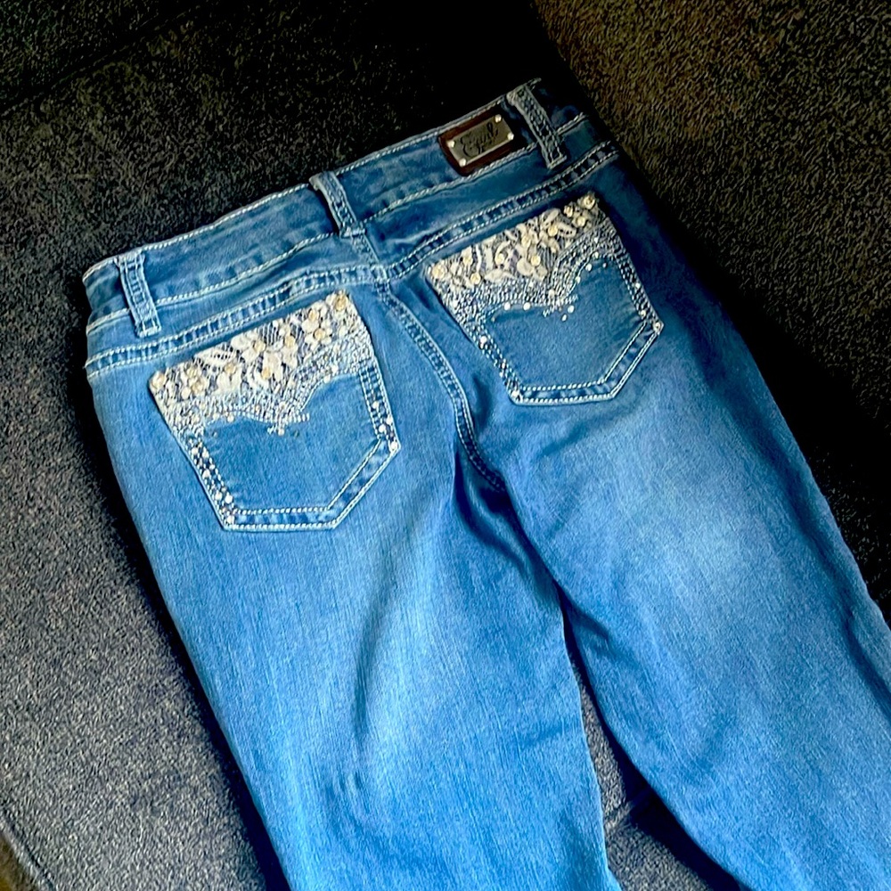 These jeans are super cute they are size 3!!!